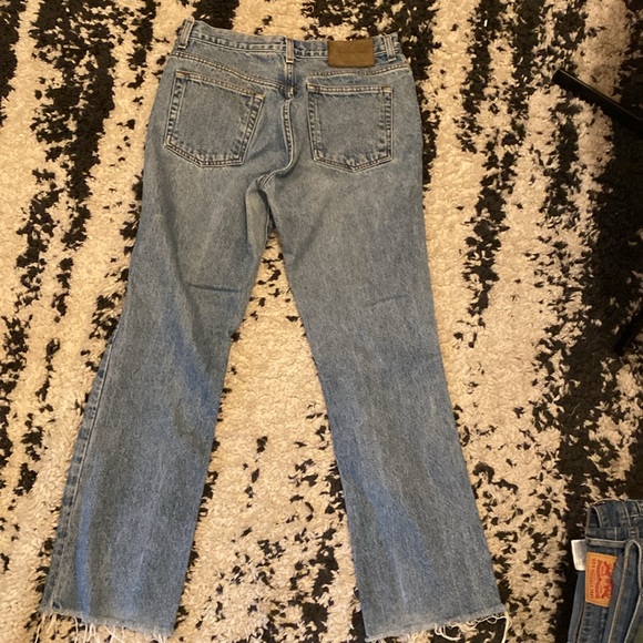 90’s vintage Calvin Klein jeans! Mid-wash distressed edges,Great capsule piece! - Picture 3 of 4